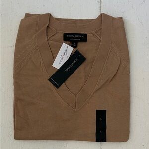 Banana Republic womens V-Neck Sweater in Tan/Camel